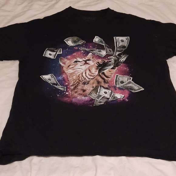 many shirts, mostly marvel - Picture 10 of 12